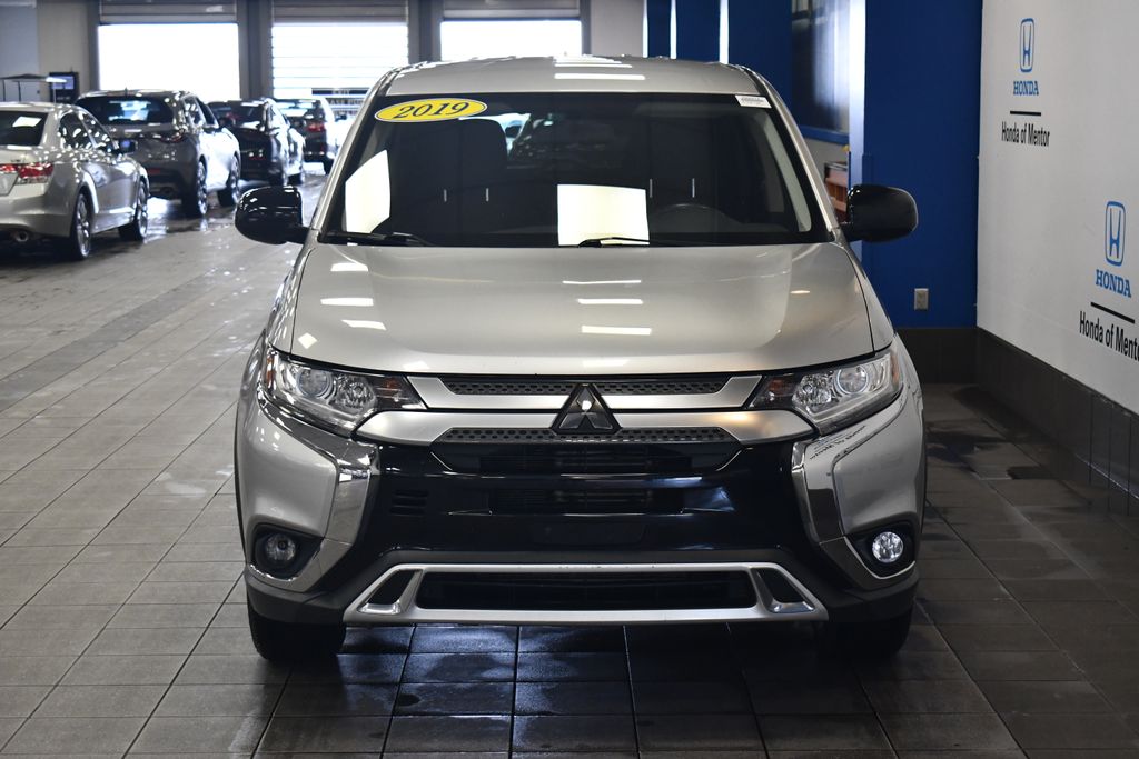 Thumbnail: 2019 Mitsubishi Outlander - 10