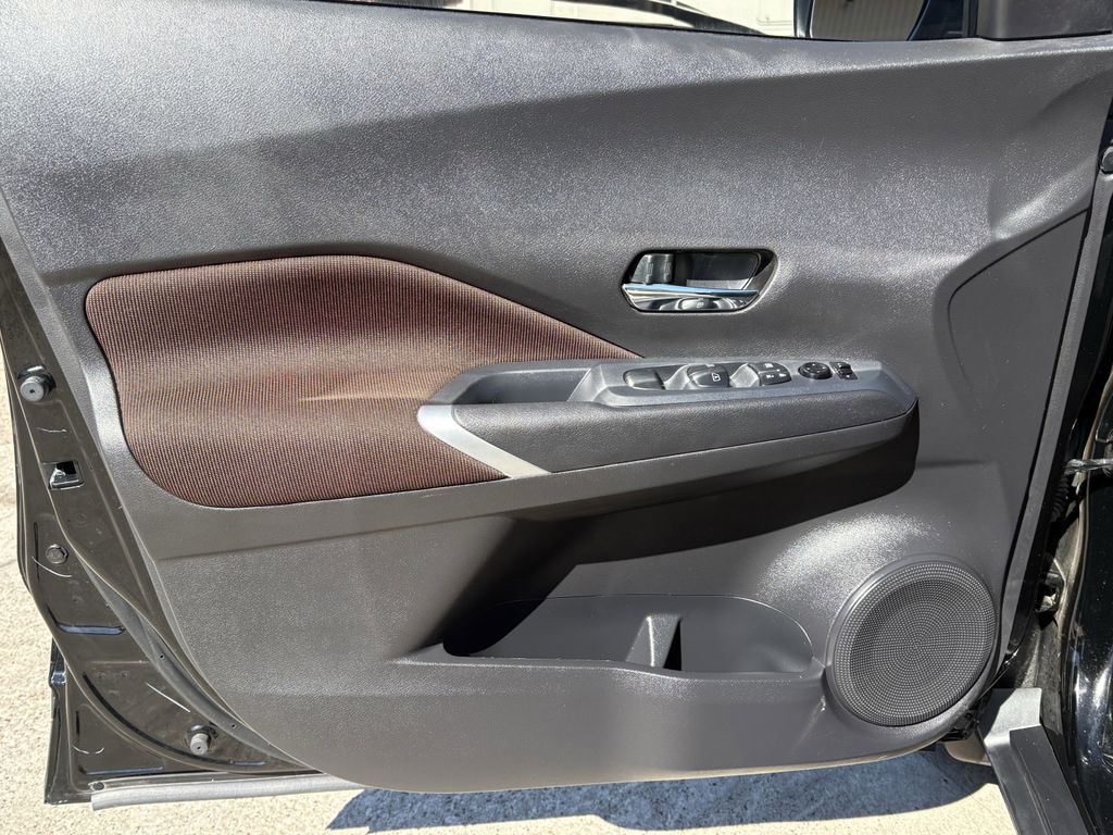 Used 2023 Super Black Nissan SR image 10