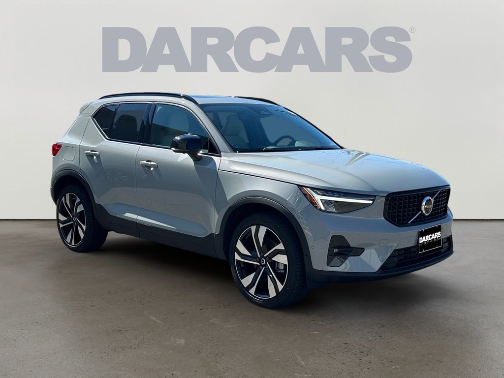 2026 Volvo XC40 B5 Plus AWD