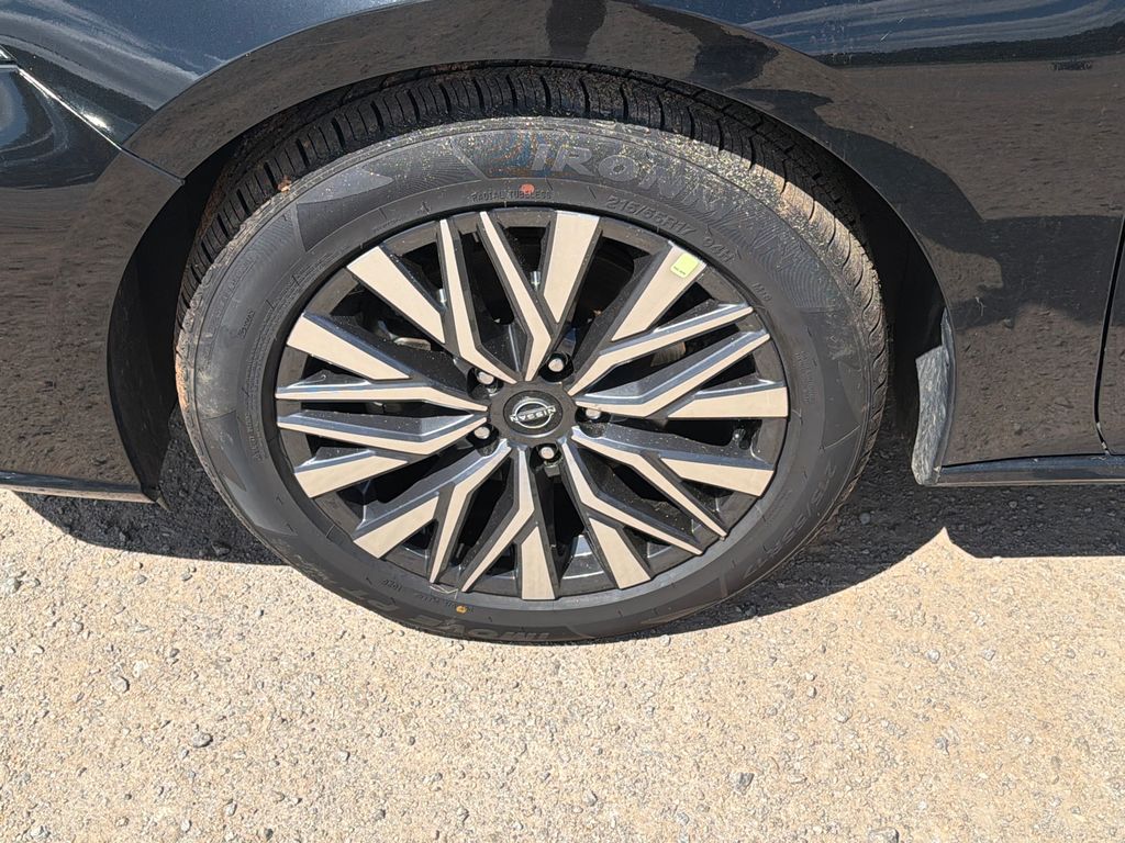 Used 2025 Black Nissan 2.5 SV image 11