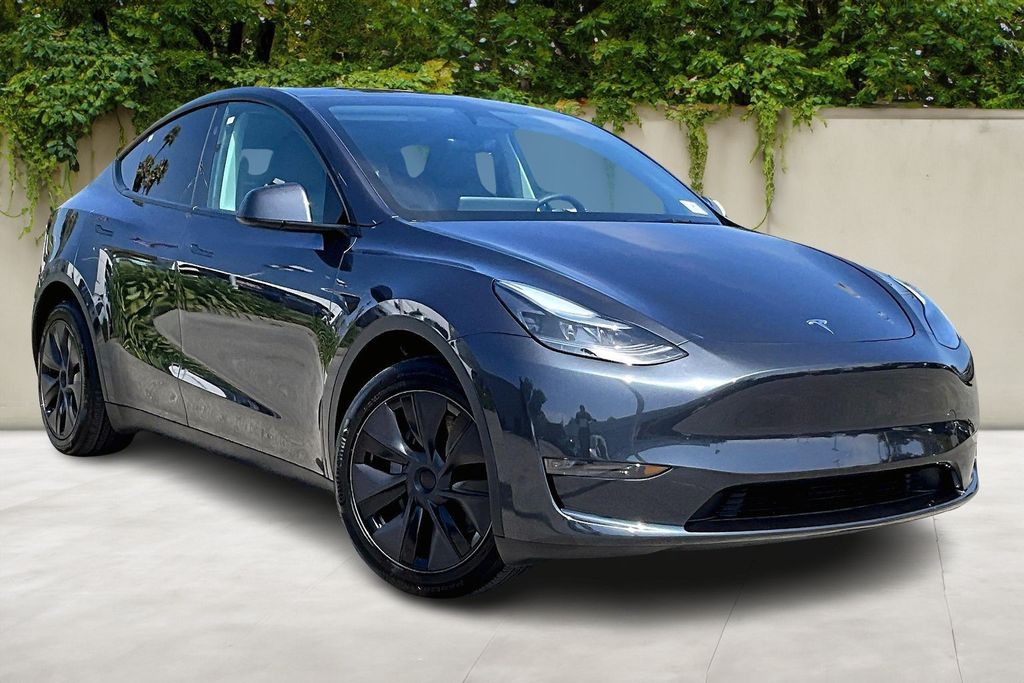 2025 Tesla Model Y Long Range RWD