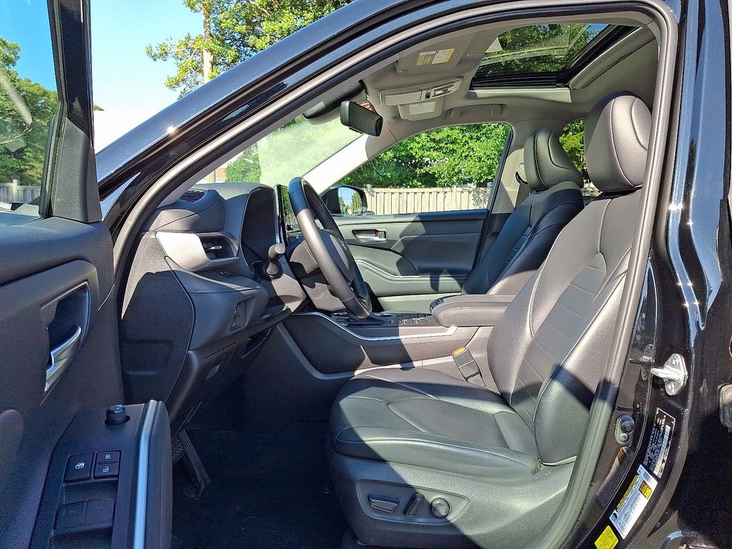 Thumbnail: 2021 Toyota Highlander - 13