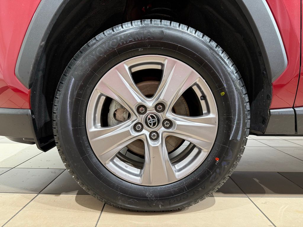 2022 Toyota RAV4 XLE 9