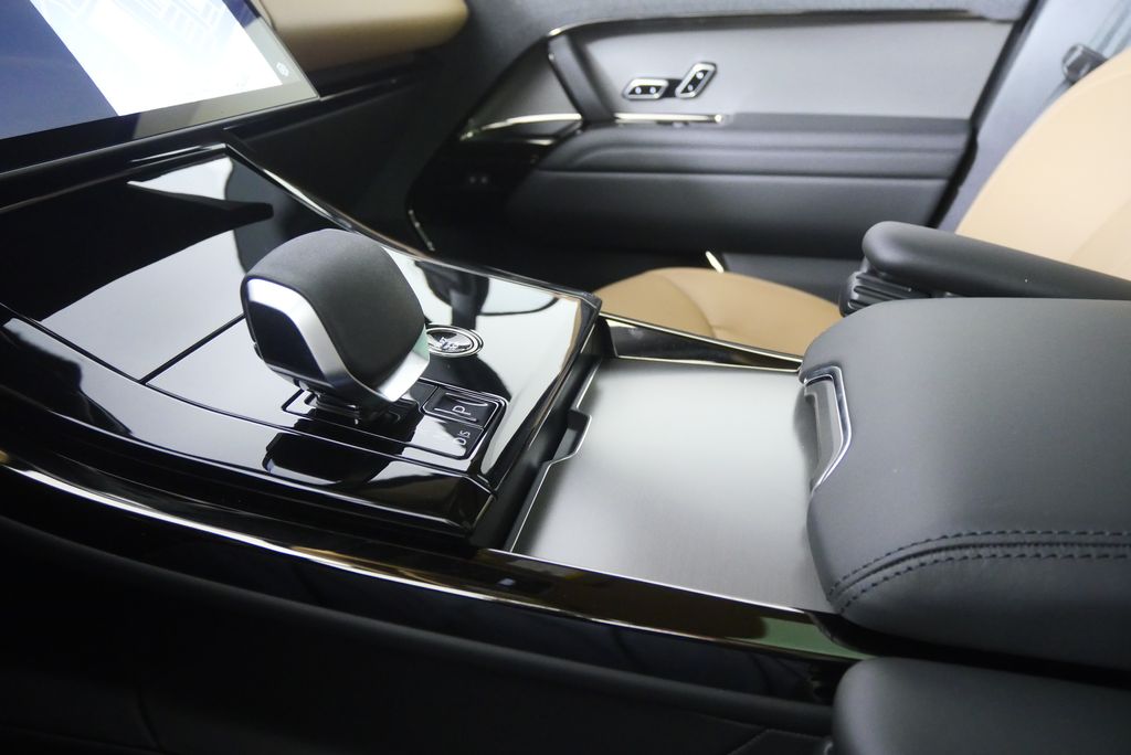 Thumbnail: 2025 Land Rover Range Rover Sport - 29