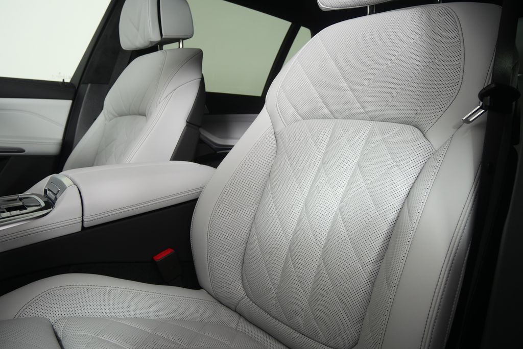 Thumbnail: 2027 BMW X7 - 10
