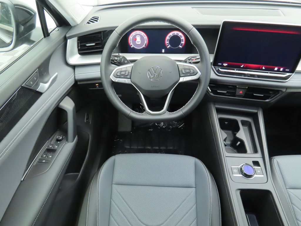 2025 Volkswagen Tiguan 2.0T 11