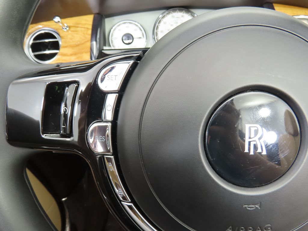 2017 Rolls-Royce Dawn  19