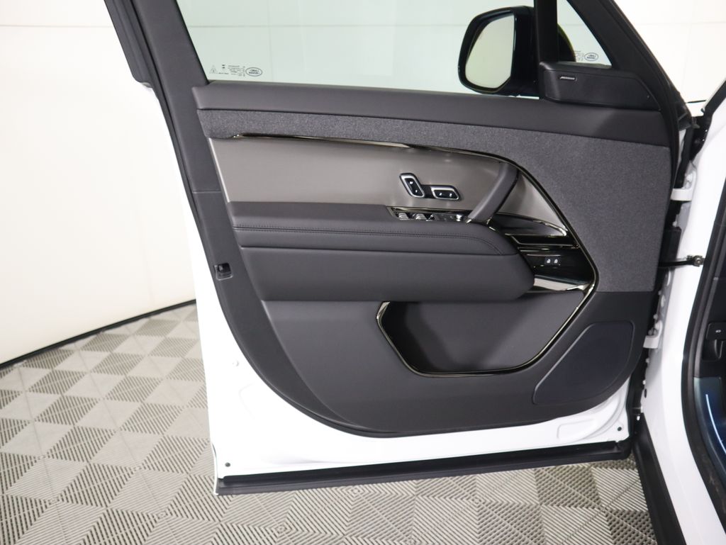 Thumbnail: 2025 Land Rover Range Rover Sport - 25