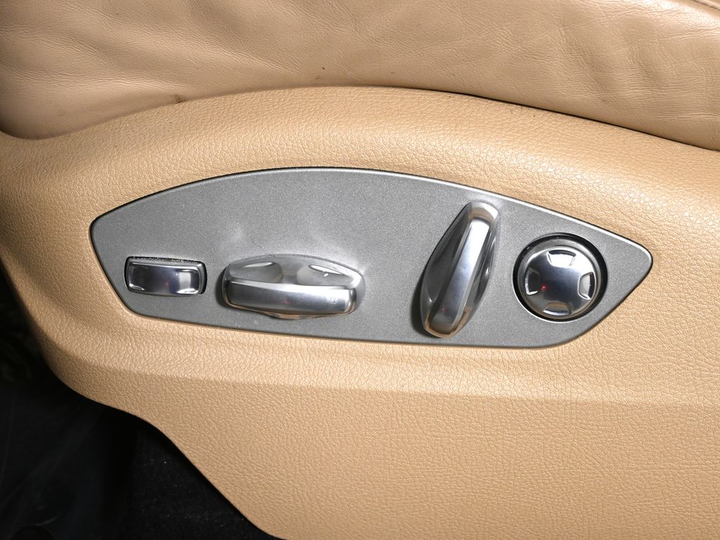 Thumbnail: 2021 Porsche Macan - 32