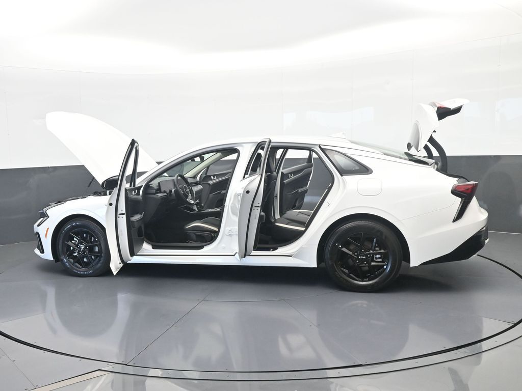 New 2025 Snow White Pearl Kia LXS image 67