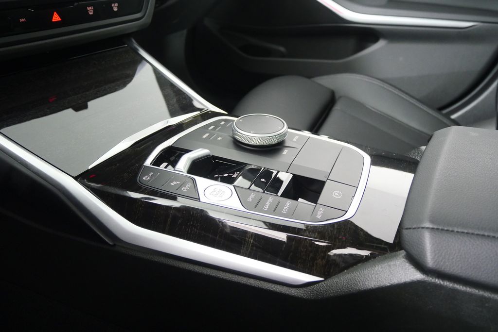 Thumbnail: 2024 BMW 3 Series - 25
