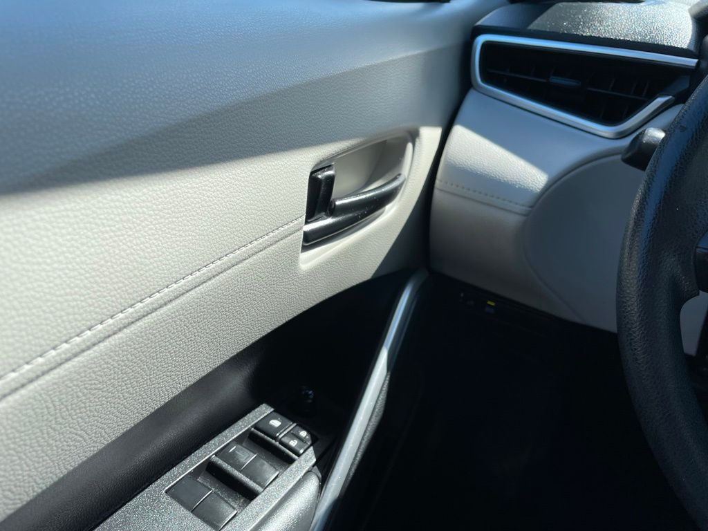 2022 Toyota Corolla Cross L 23