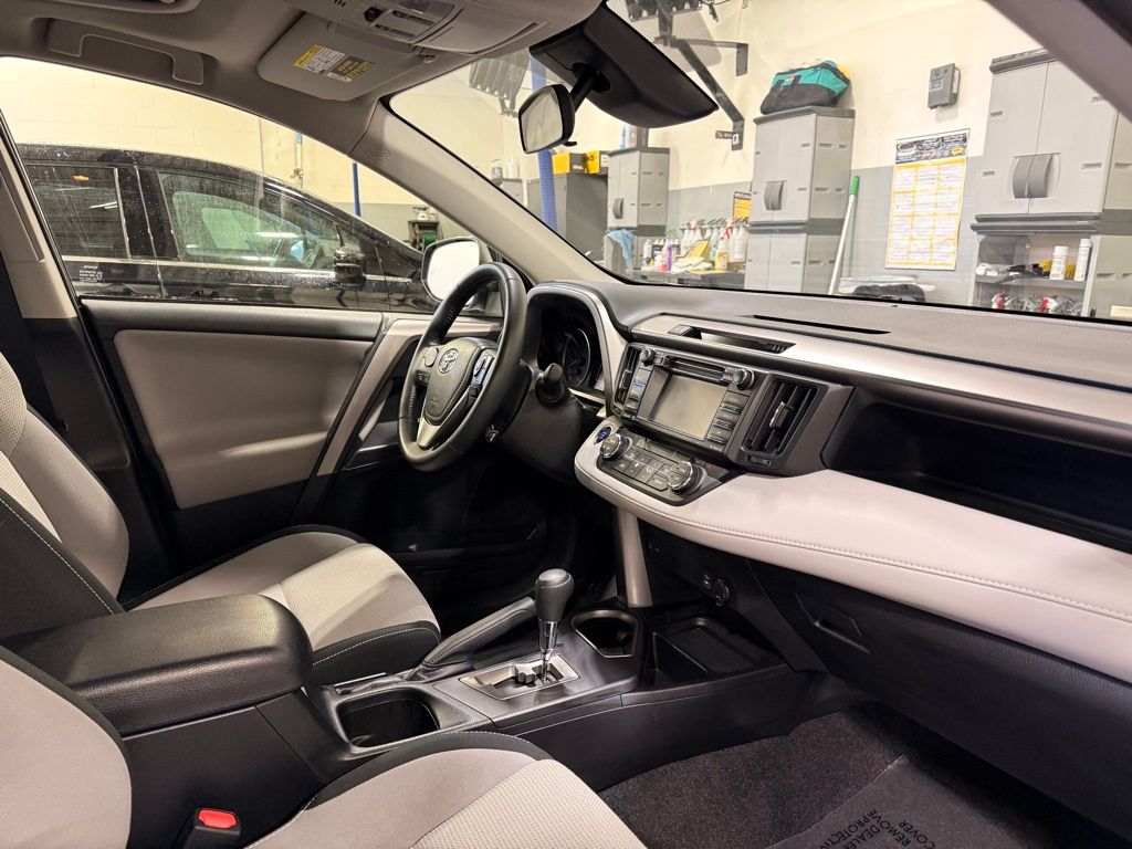 Thumbnail: 2018 Toyota RAV4 - 28