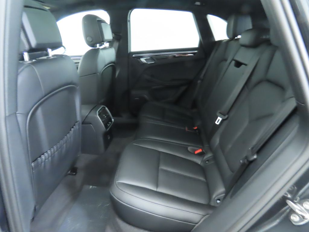 Thumbnail: 2025 Porsche Macan - 24
