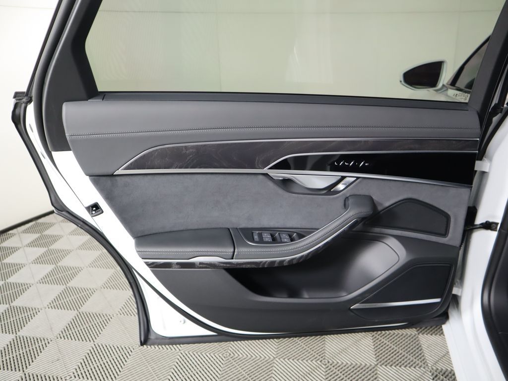 Thumbnail: 2025 Audi A8 - 27