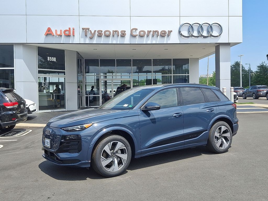 2025 Audi e-tron Premium -
                Vienna, VA