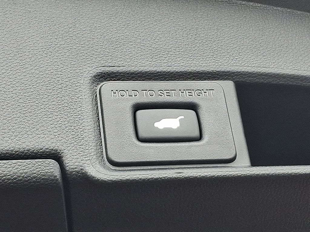 Thumbnail: 2025 Acura RDX - 32