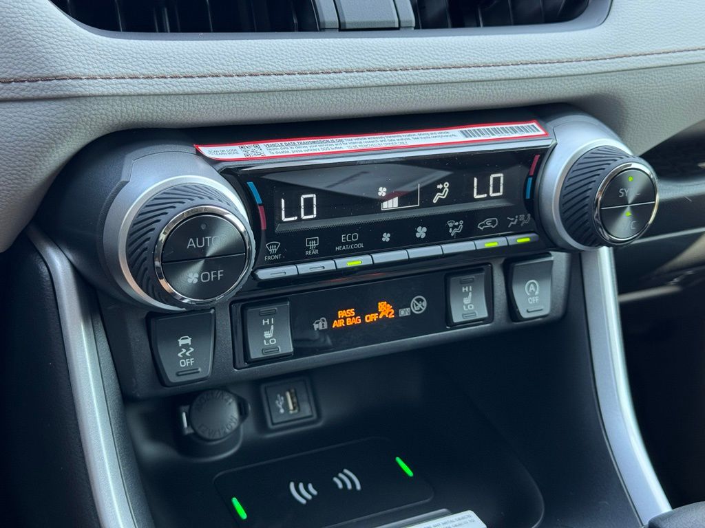 2025 Toyota RAV4 XLE photo 26