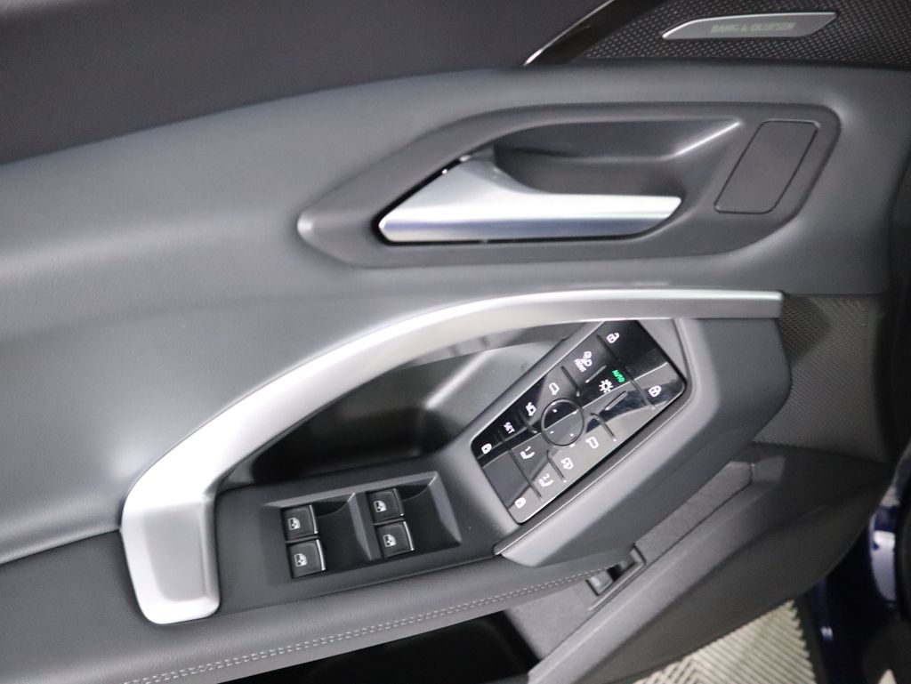 Thumbnail: 2025 Audi Q5 - 25