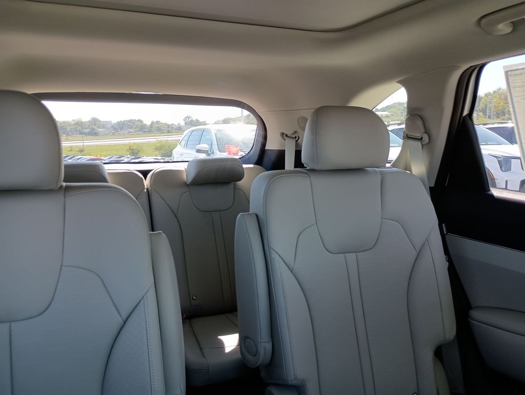 Used 2026 White Kia X-Line EX image 14