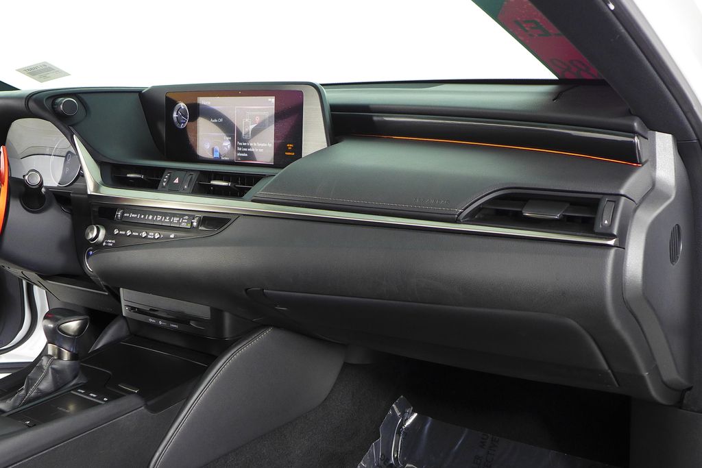 Thumbnail: 2021 Lexus ES - 14
