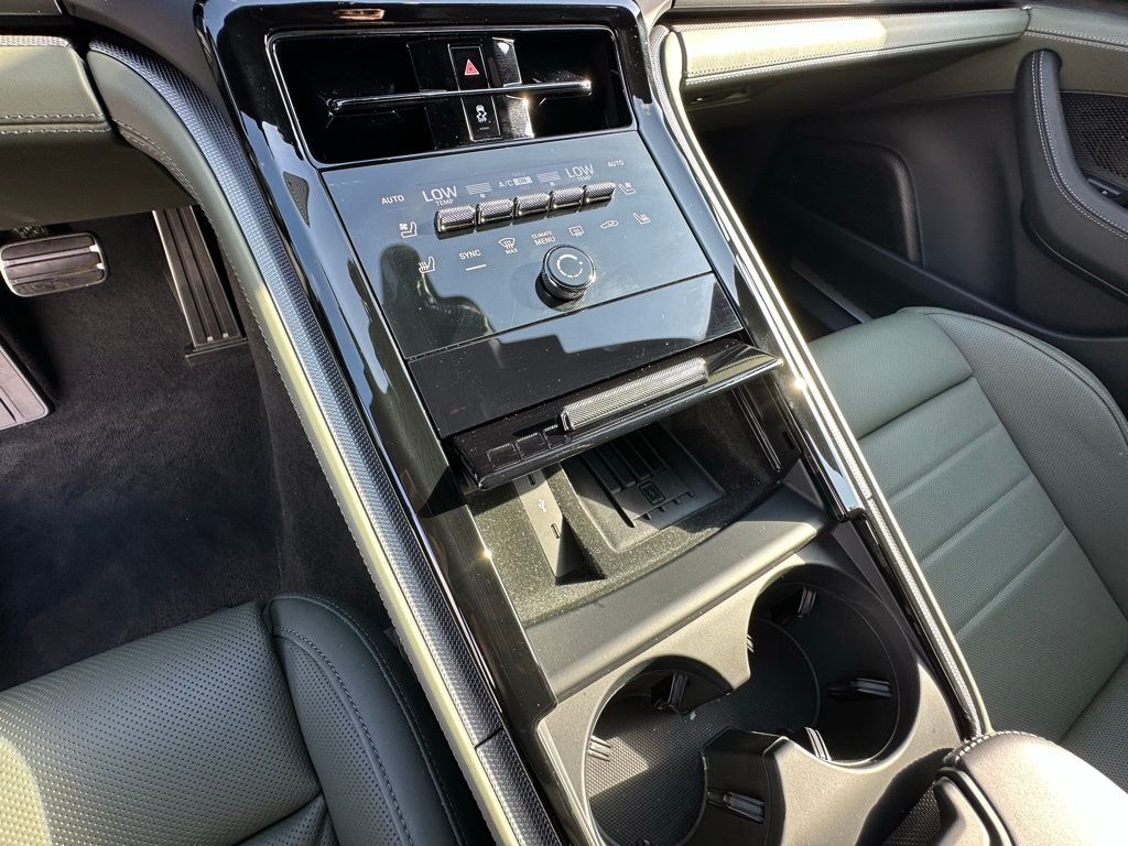 2025 Porsche Panamera  26