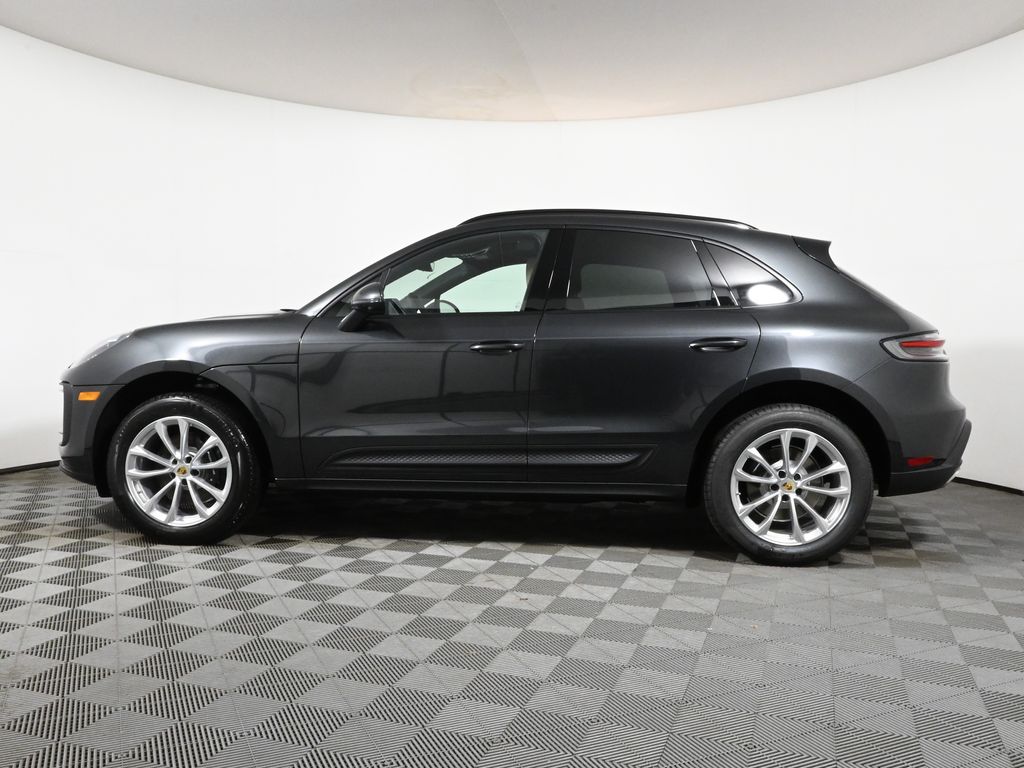 Thumbnail: 2025 Porsche Macan - 2