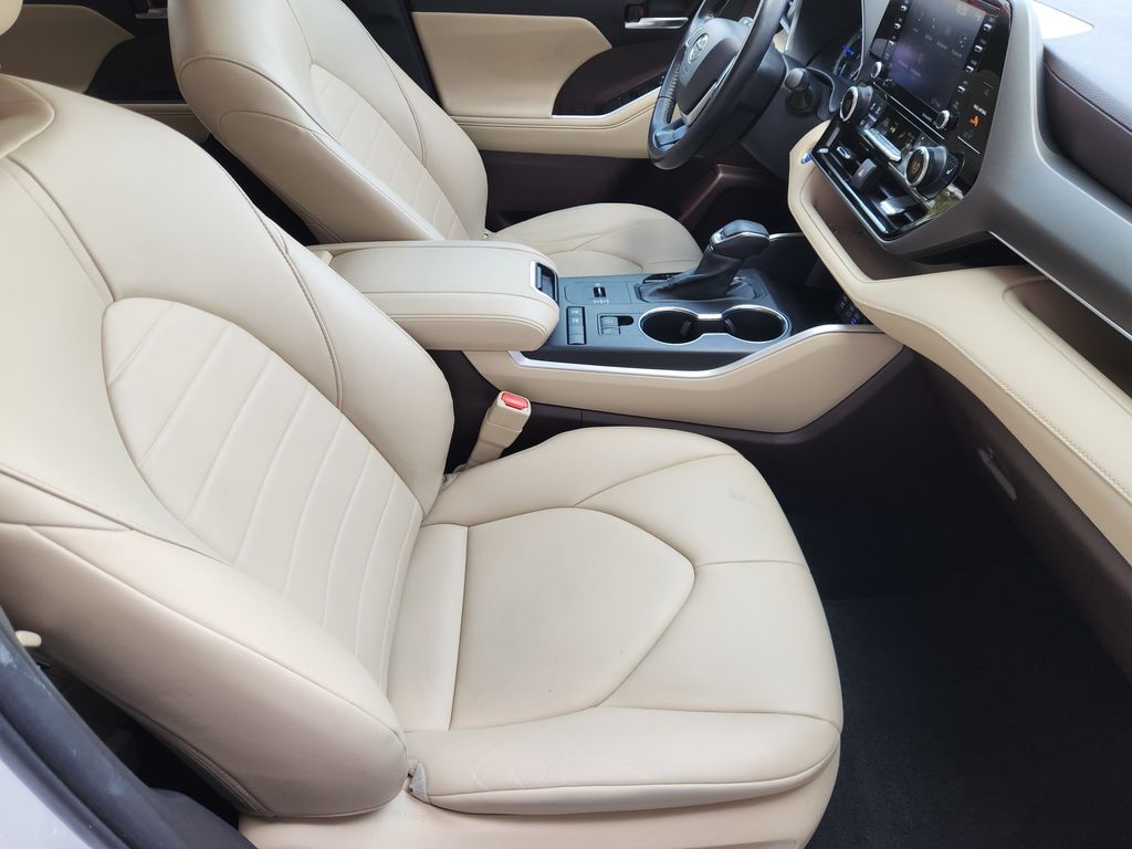 2022 Toyota Highlander Hybrid XLE Beige at Toyota of Victoria