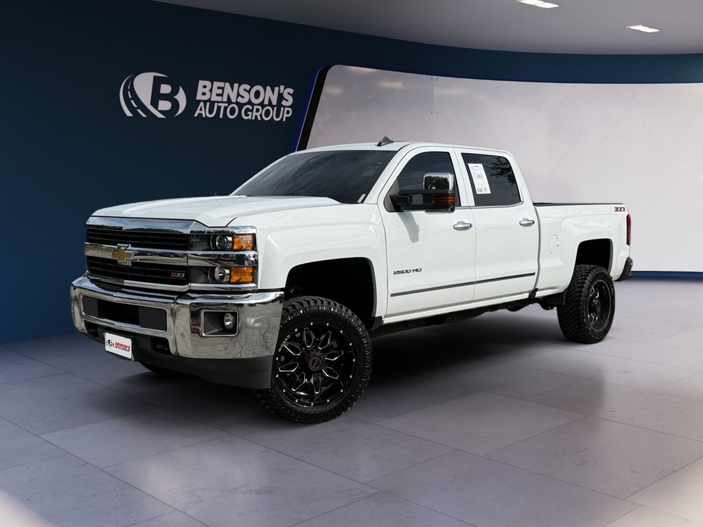 Summit White 2017 Chevrolet Silverado 2500HD Pickup Truck Four-Wheel Drive 6-Speed Automatic Overdrive