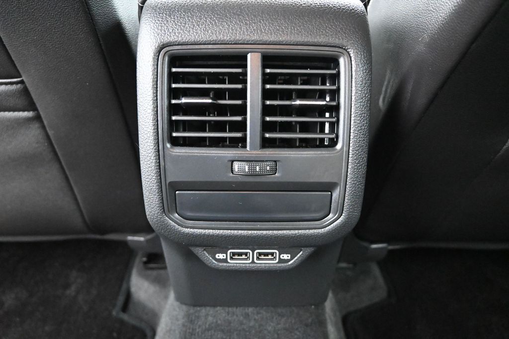 Used 2021  Volkswagen 2.0T R-Line image 17
