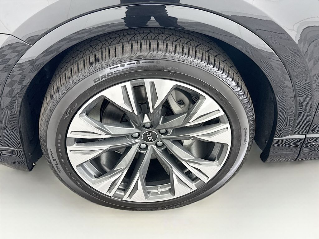 Thumbnail: 2026 Audi Q8 - 29