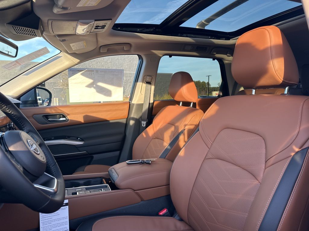 2025 Boulder Gray Pearl Nissan Pathfinder Platinum FWD SUV