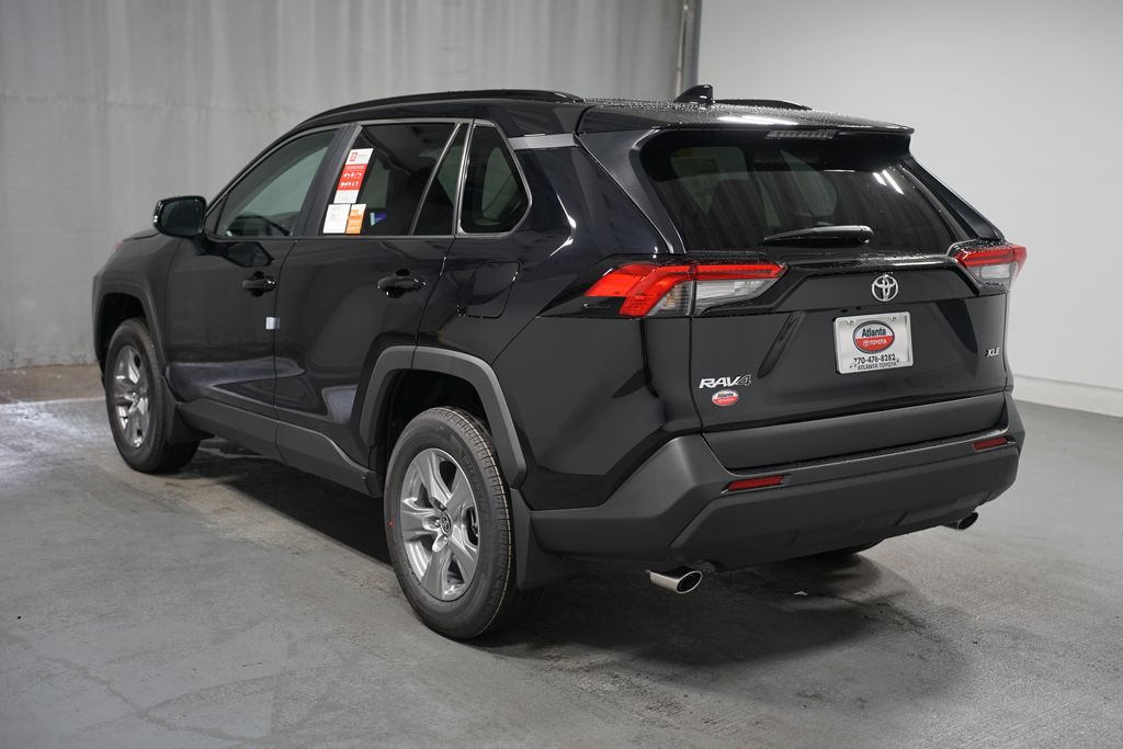 2025 Toyota RAV4 XLE 6