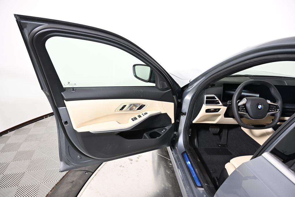 Thumbnail: 2025 BMW 3 Series - 21