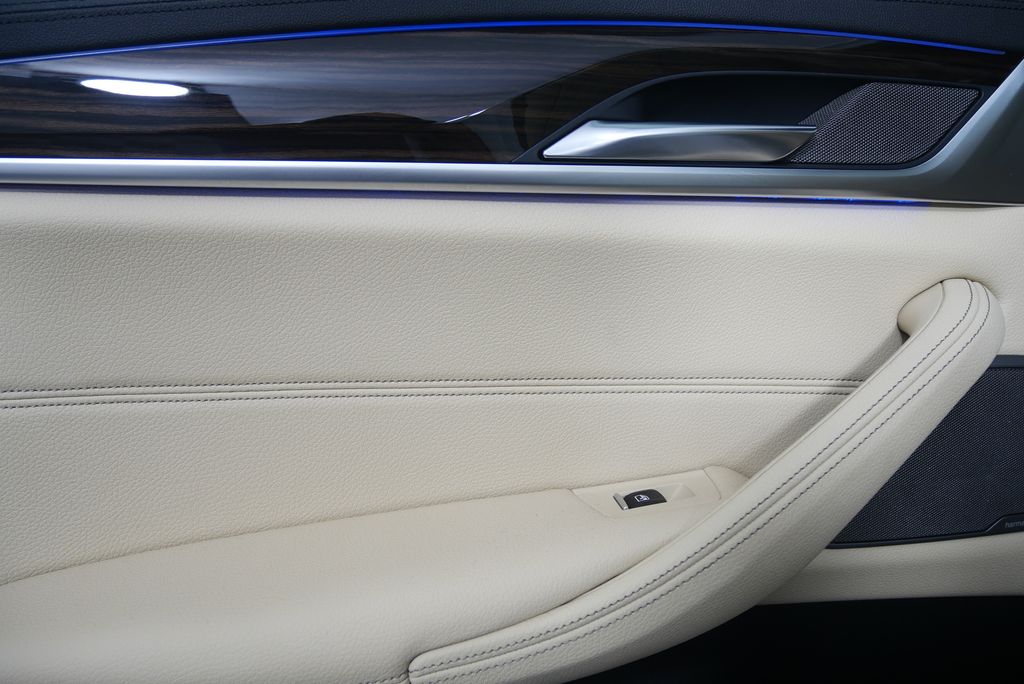 Thumbnail: 2020 BMW 5 Series - 14