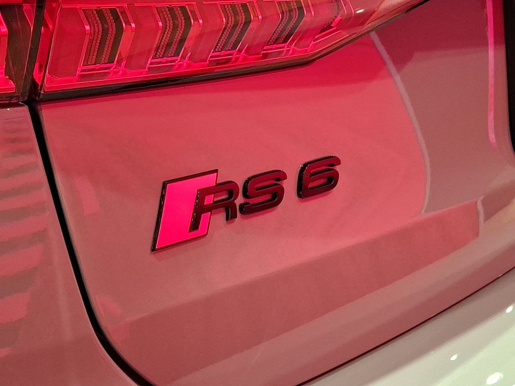 Thumbnail: 2025 Audi RS 6 - 16