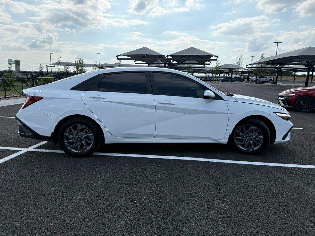 Thumbnail: 2024 Hyundai Elantra - 4