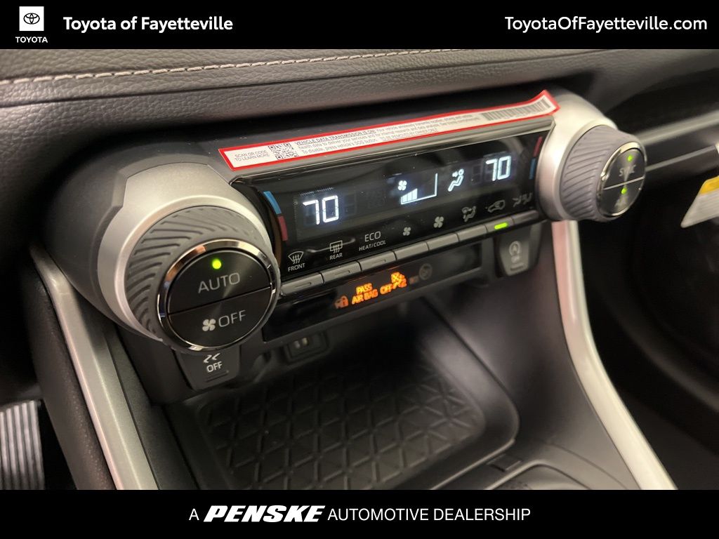 2025 Toyota RAV4 XLE Premium 32
