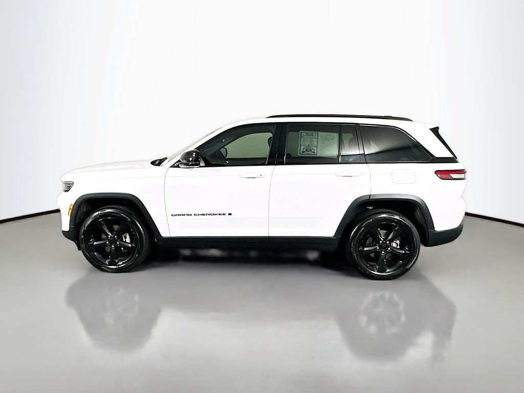 Used 2023 White Jeep Altitude image 4