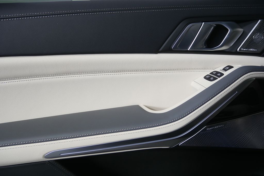 Thumbnail: 2026 BMW X7 - 14