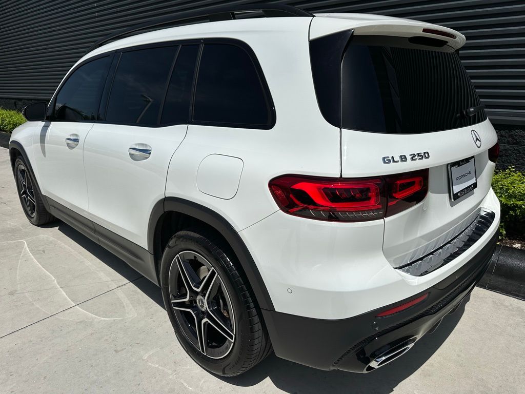 Thumbnail: 2023 Mercedes-Benz GLB - 3