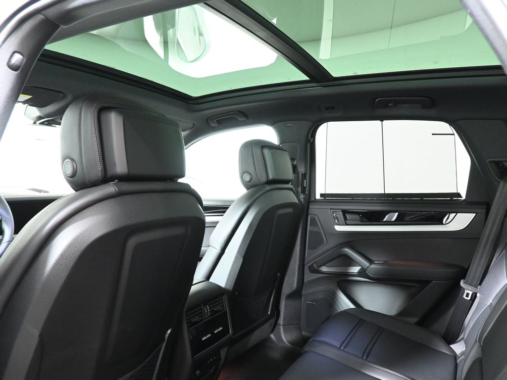 Thumbnail: 2025 Porsche Cayenne - 32