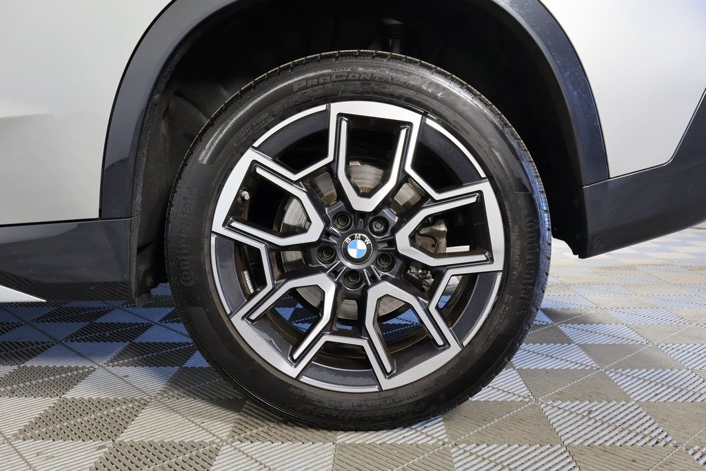 Thumbnail: 2025 BMW X1 - 15