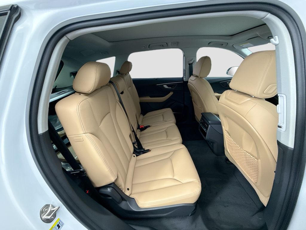 Thumbnail: 2026 Audi Q7 - 21