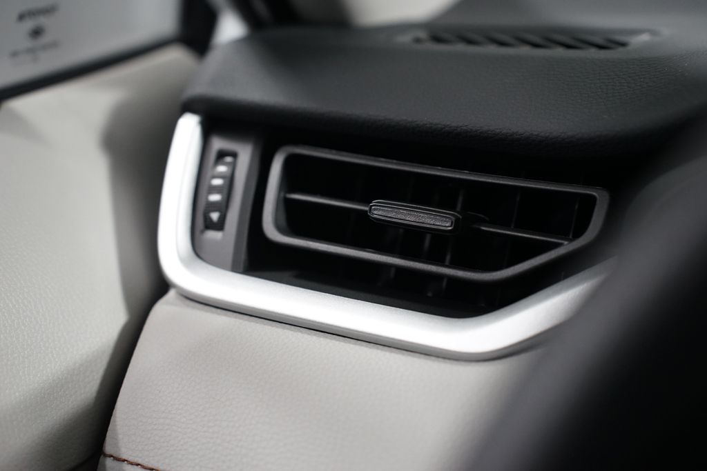 Thumbnail: 2025 Toyota RAV4 - 25