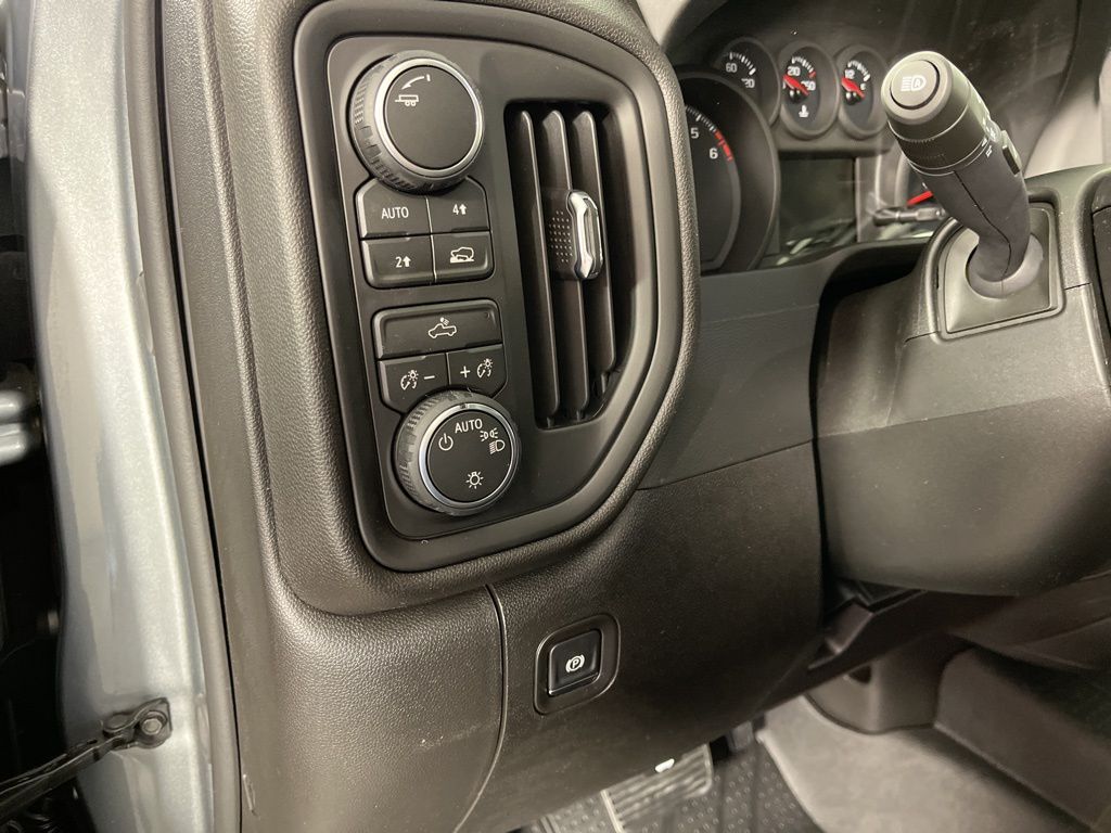 Thumbnail: 2026 Chevrolet Silverado 1500 - 28