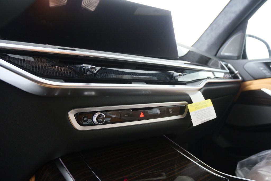 Thumbnail: 2026 BMW X7 - 22