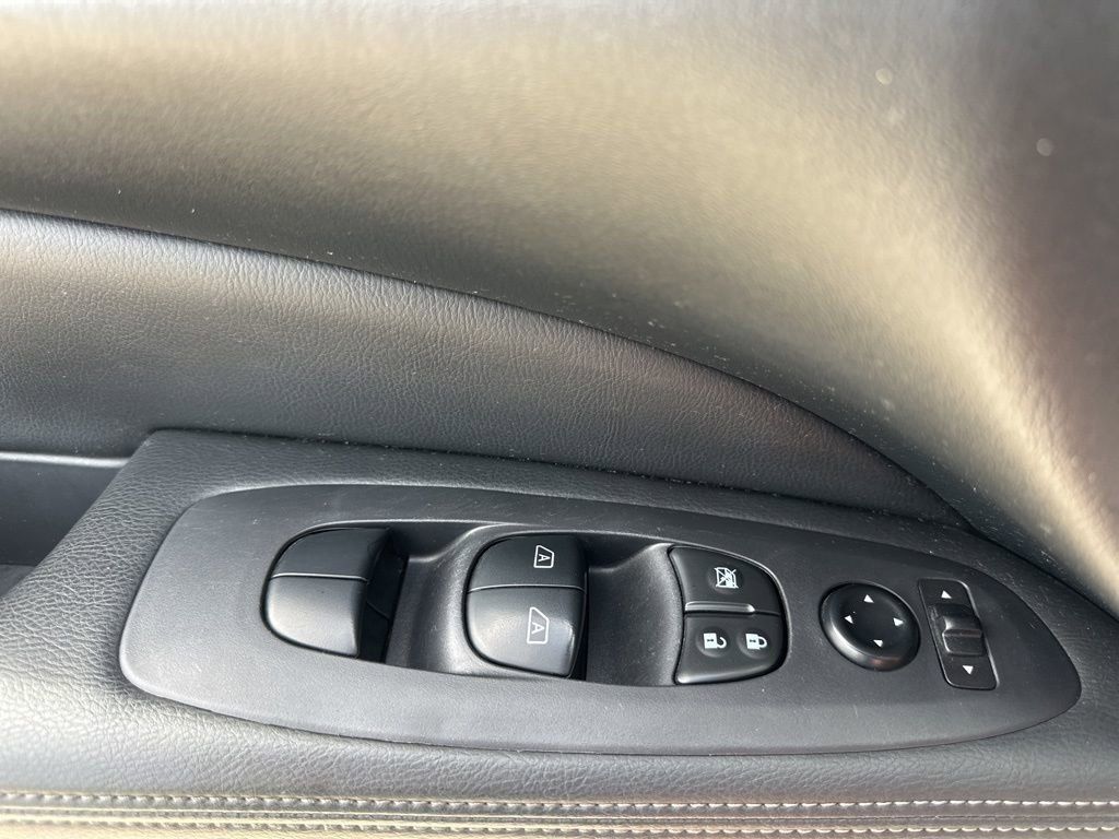 2020 Brilliant Silver Metallic Nissan Pathfinder SL 4X4 SUV