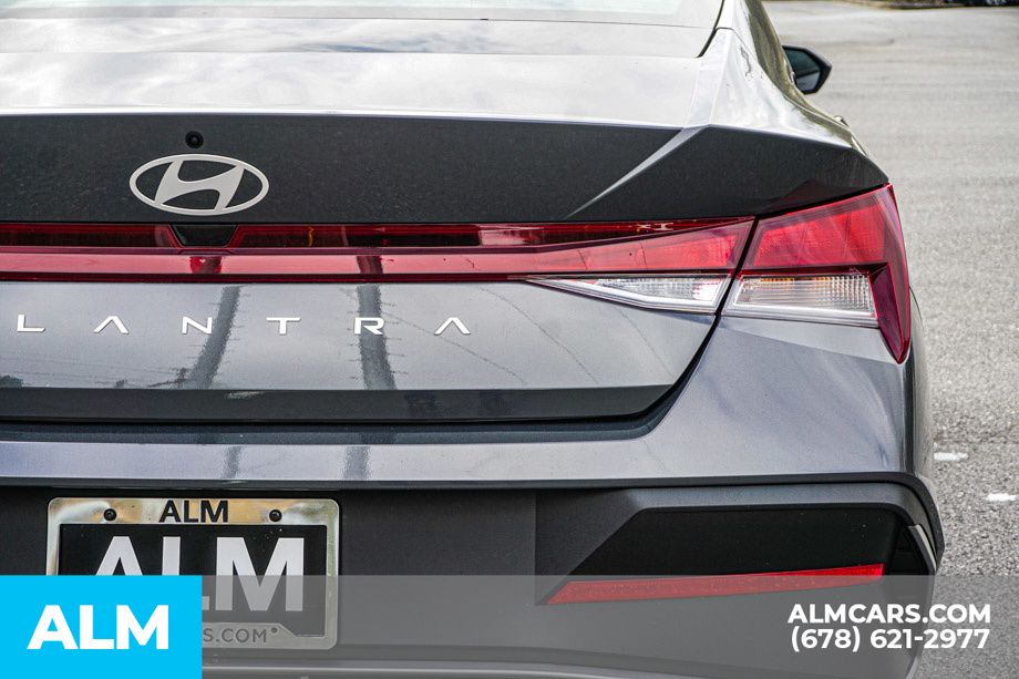 Used 2025 Gray Hyundai SE image 13