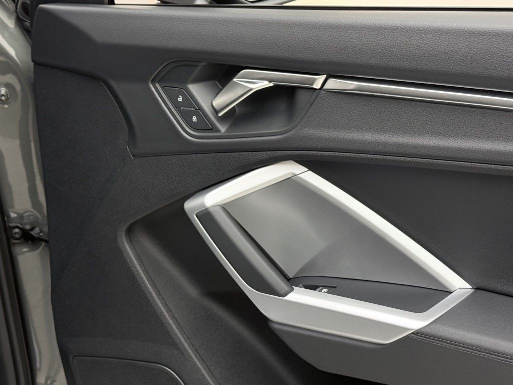 Thumbnail: 2025 Audi Q3 - 21